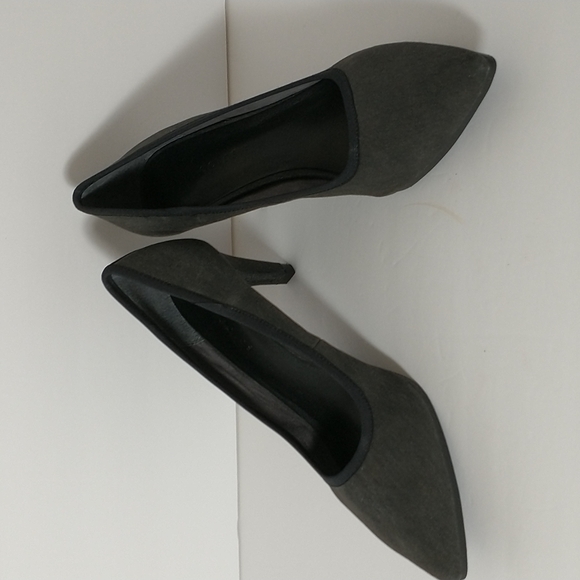 Lori Goldstein Dark Gray closed toe pump, sz 9M - Picture 5 of 11